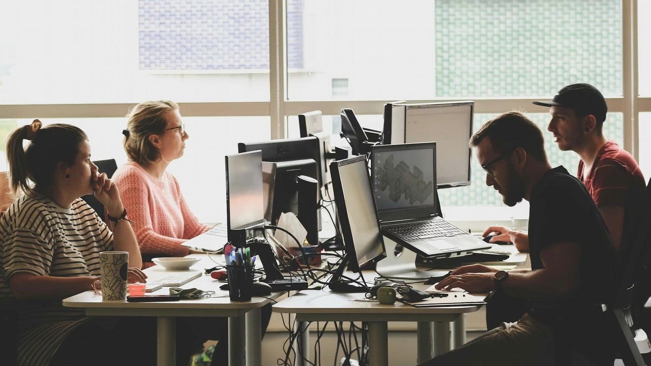 Nie 10x szybsi, ale 10x bardziej sfrustrowani. Prezes firmy AI zdemaskował bałagan w korporacjach