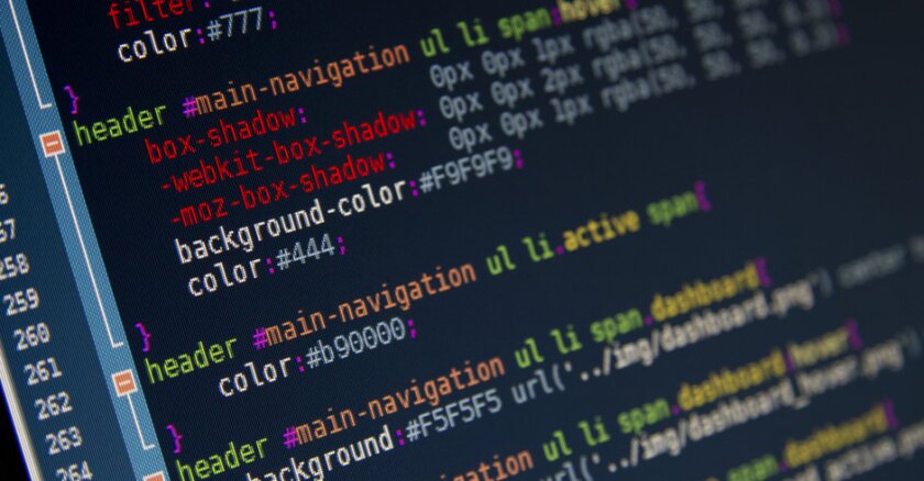 Kodowanie na fali: czy rządy są gotowe na rewolucję w tworzeniu oprogramowania?